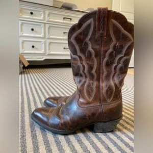 Ariat Western Boots with blue stitch detail